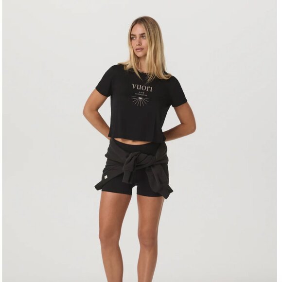 EUC Vuori "The Shine" Tee T-Shirt Short Sleeve Cropped Logo - Picture 9 of 10